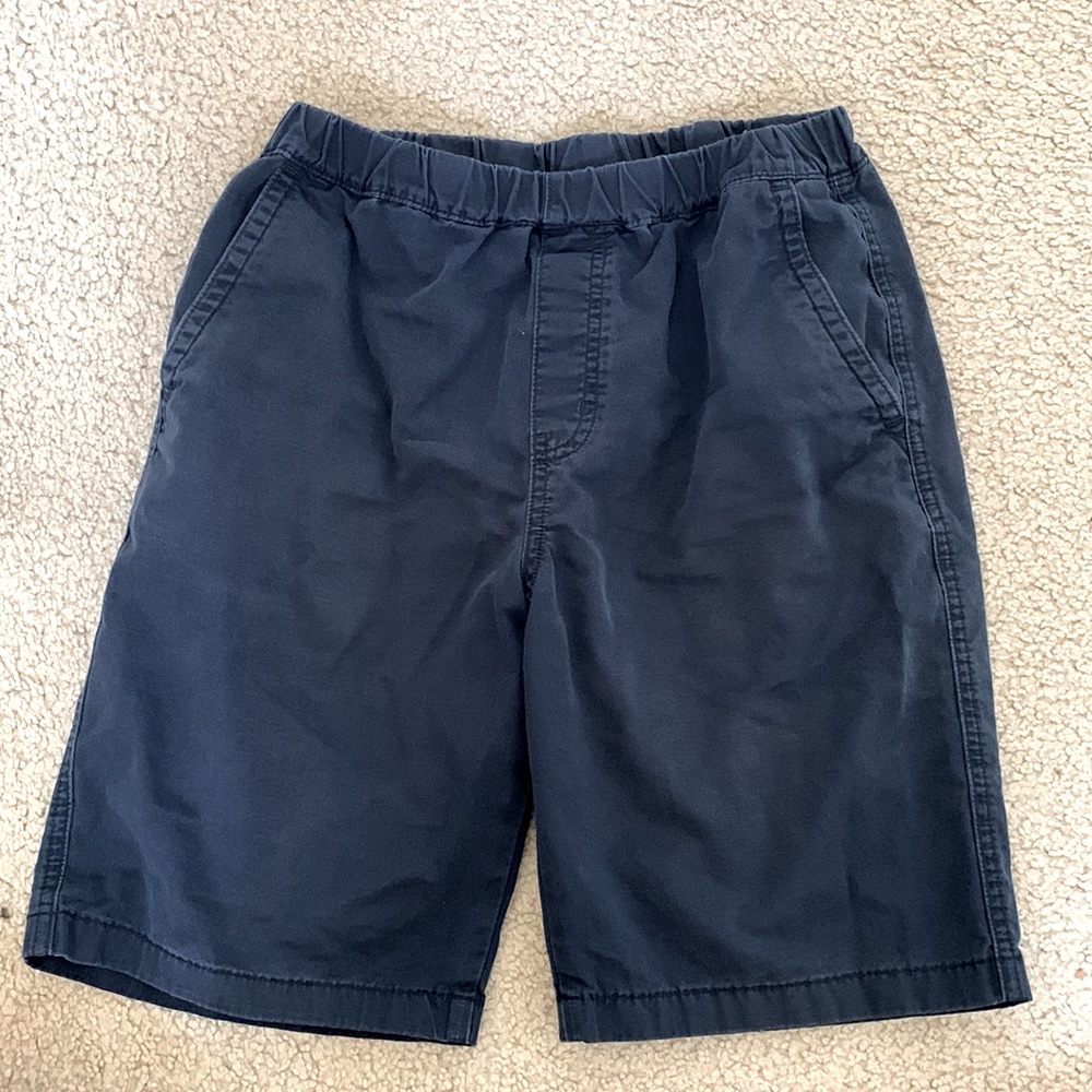 Simple navy blue shorts for boys! Elastics waist band for easy slip on!